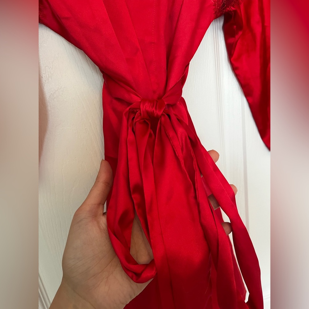 Victoria’s Secret Satin Robe - Picture 5 of 6